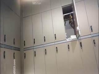 高清真实怼脸偷拍[第二弹)记录国内高端温泉会所!素颜清纯活力学妹温泉戏水